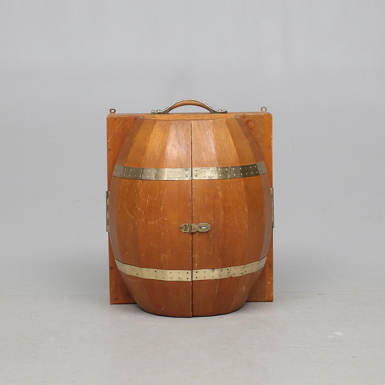 BARSKÅP, tunna, 1900-tal.