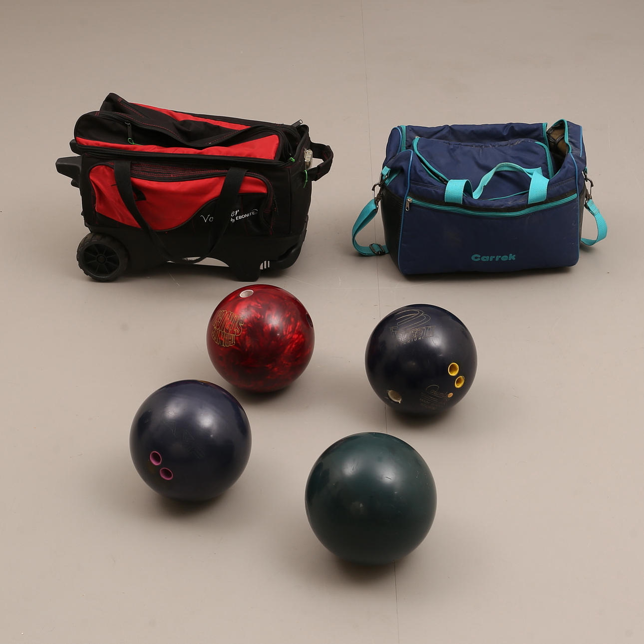 BOWLINGKLOT, 4 stycken, med väskor.