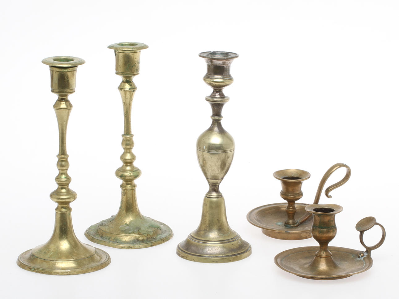 LJUSSTAKAR,1 par samt 2 st, mässing, 1800/1900-tal.