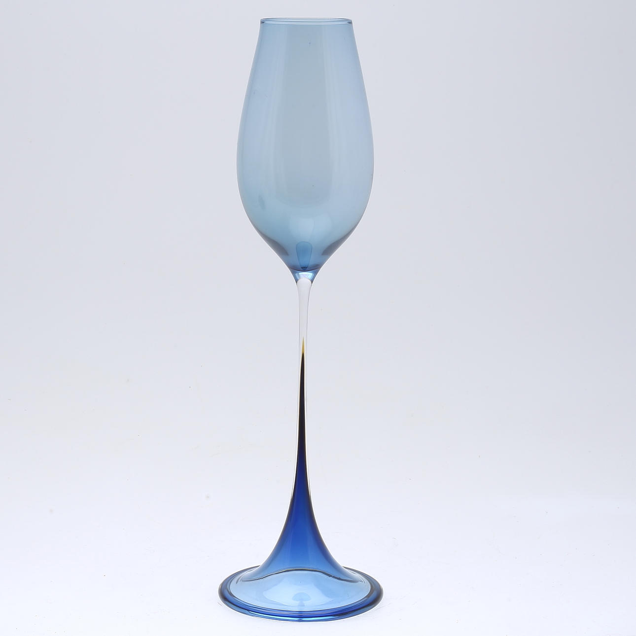 NILS LANDBERG. Tulpanglas, Orrefors, signerad.