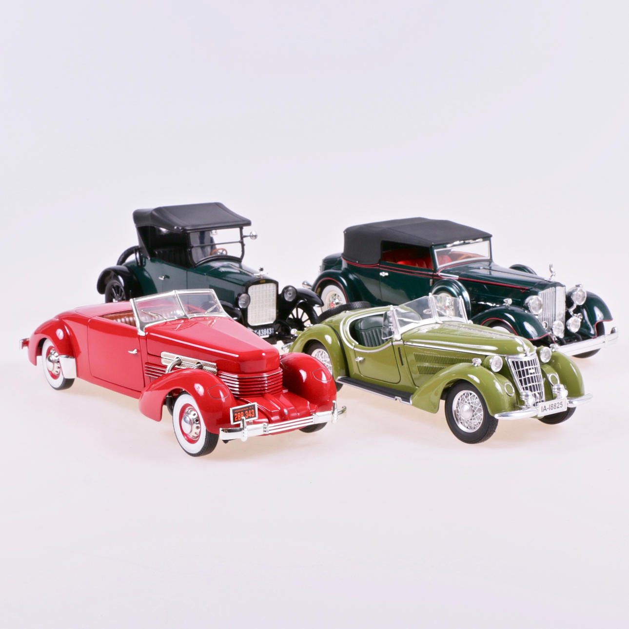 MODEL CARS, 4 pcs. Scale 1:18.