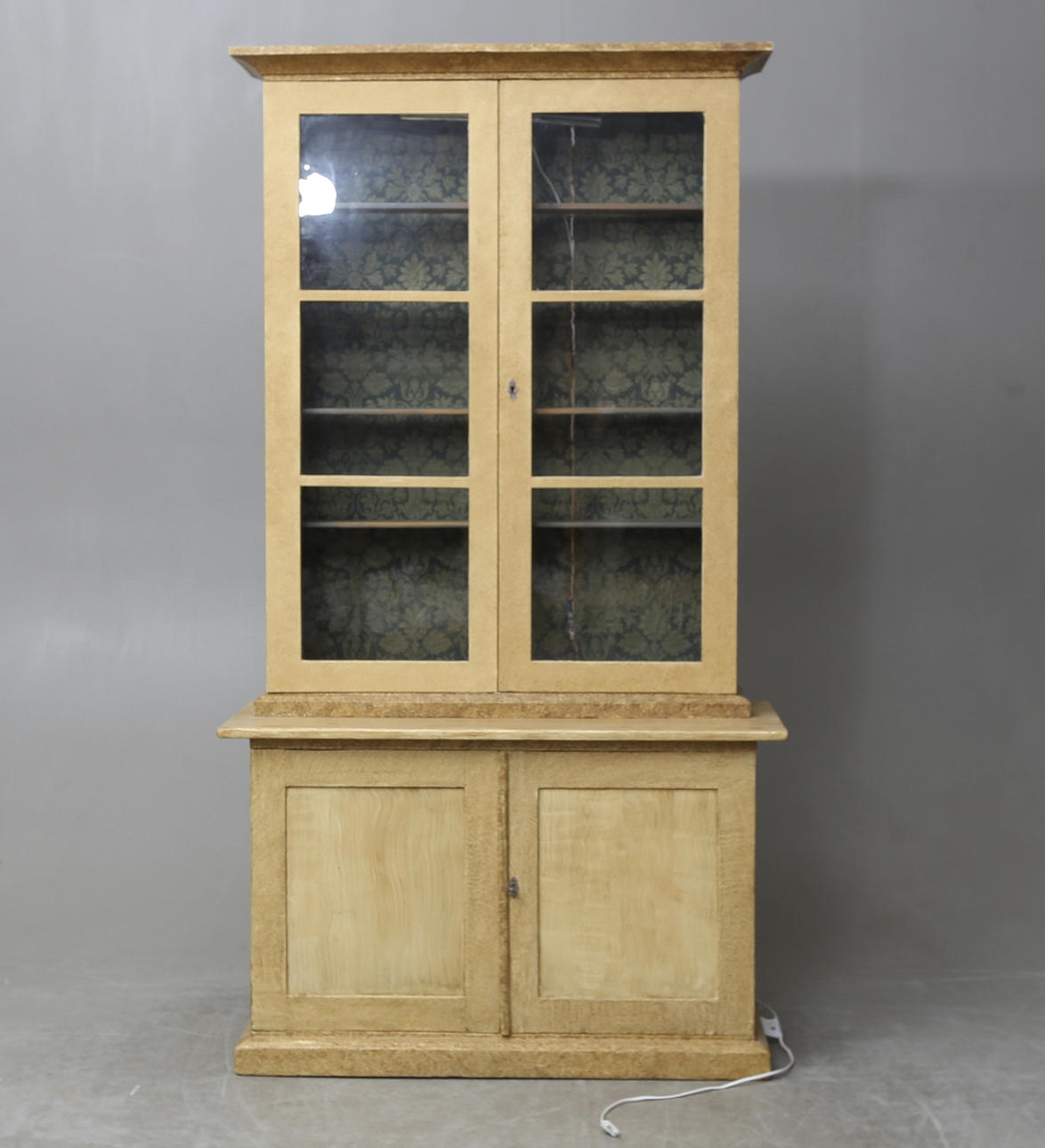 VITRINSKÅP, allmoge, omkring 1900.