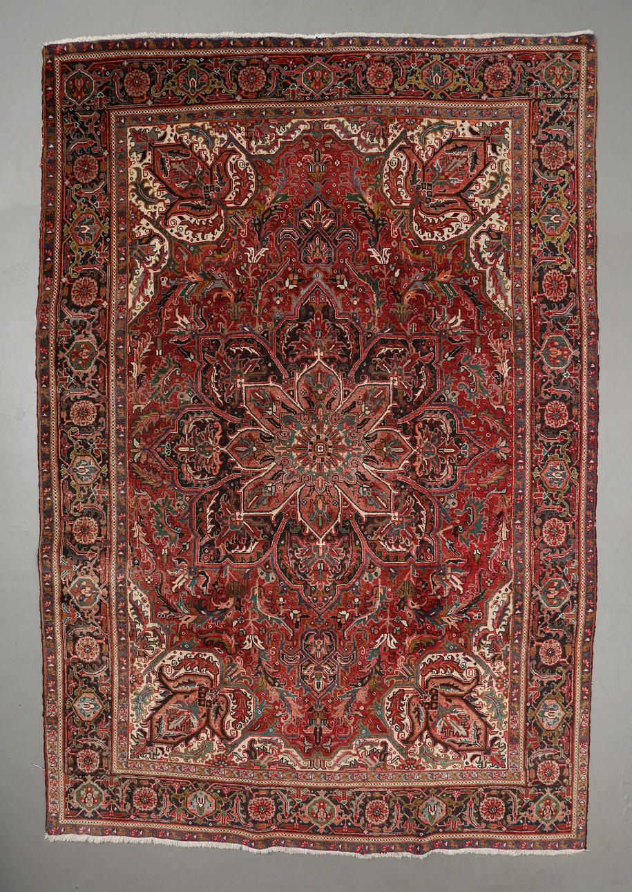 MATTA, persisk, Heriz, 342 x 235 cm.