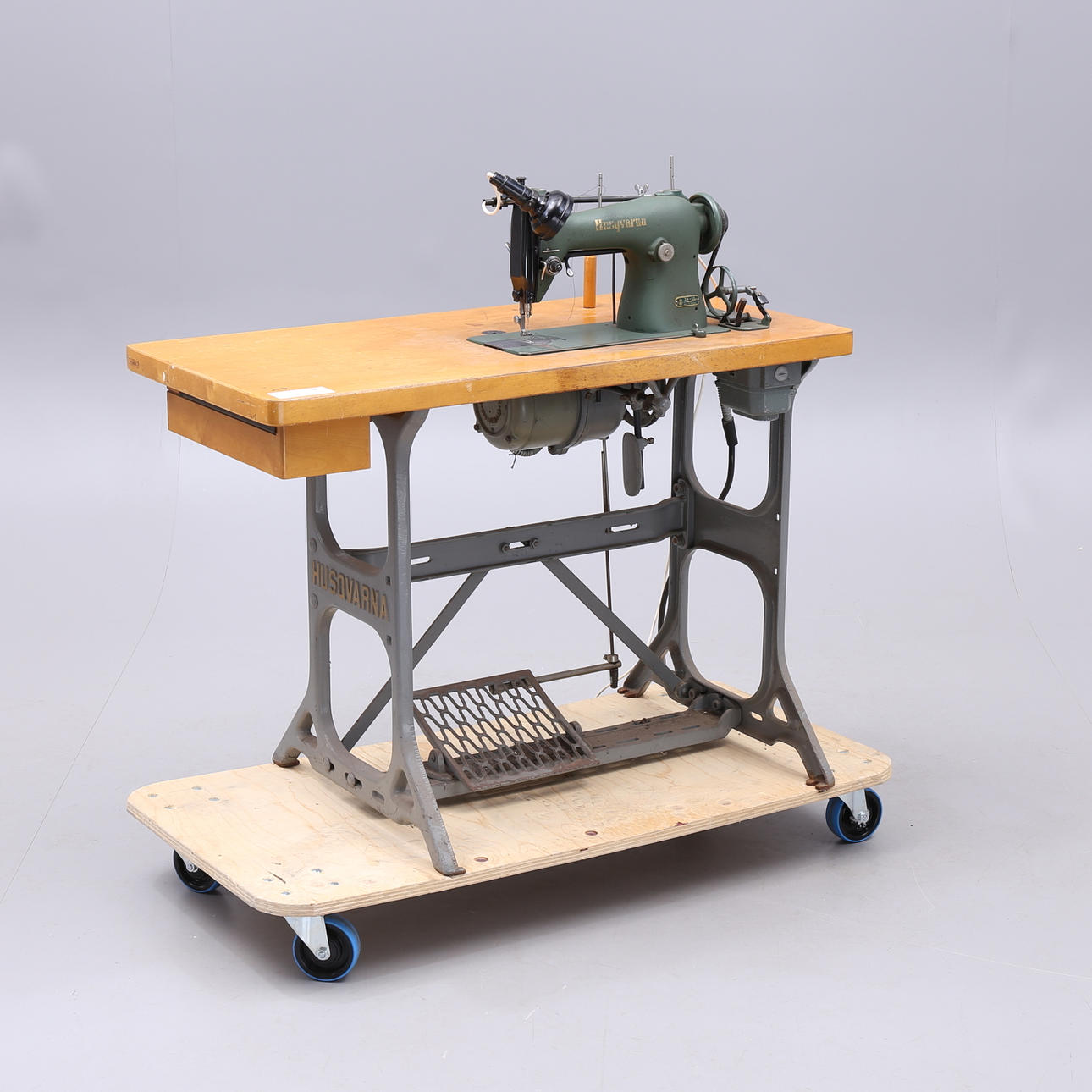 INDUSTRIAL SEWING MACHINE, Husqvarna 24 -10.