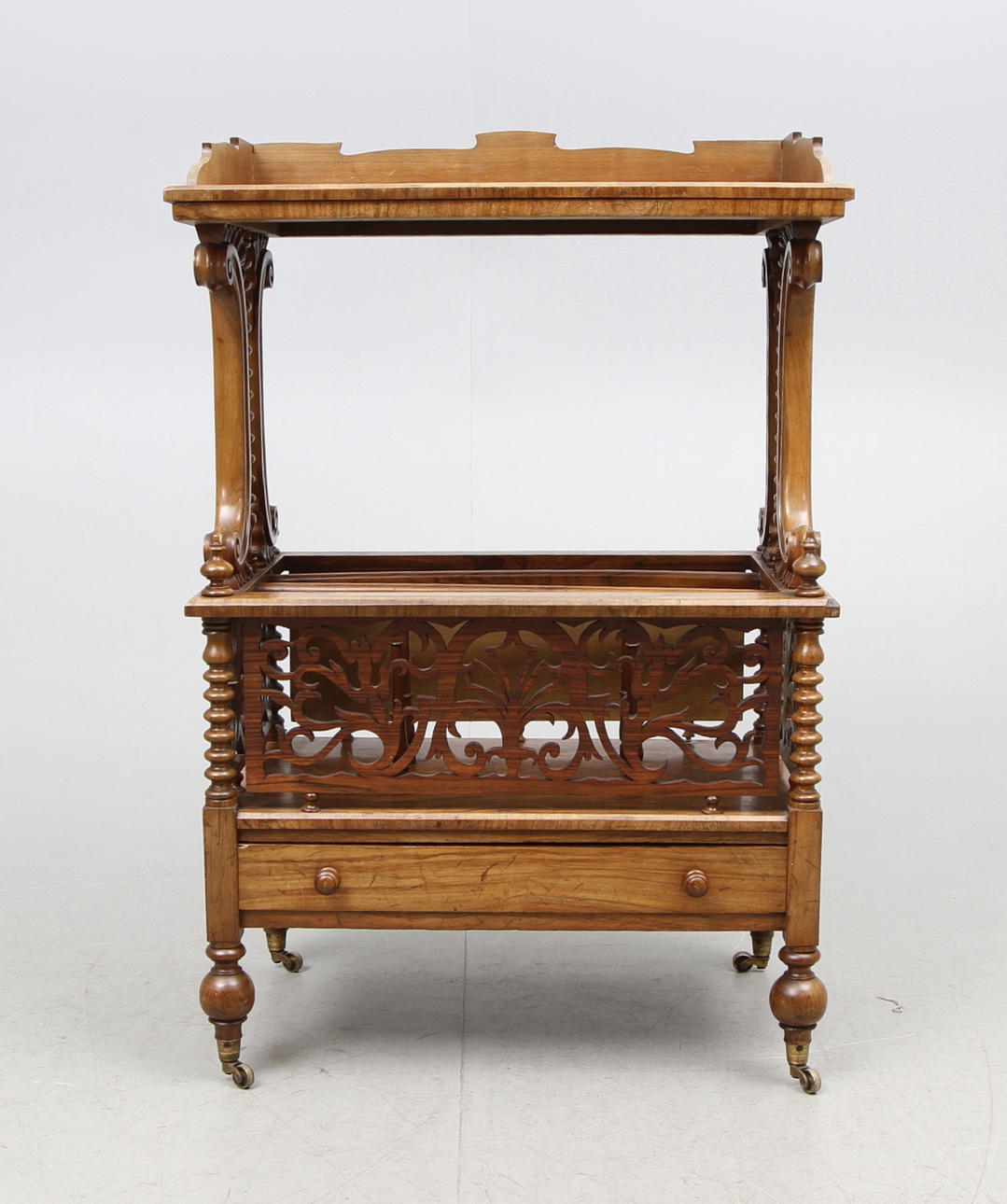 TIDNINGSBORD, trä, sekelskiftet 18/1900-tal.