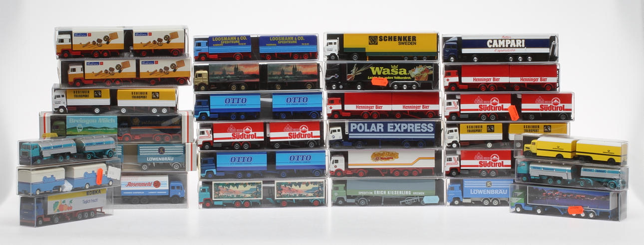 MODELLBILAR ALBEDO cirka 30 stycken i originalkartong.