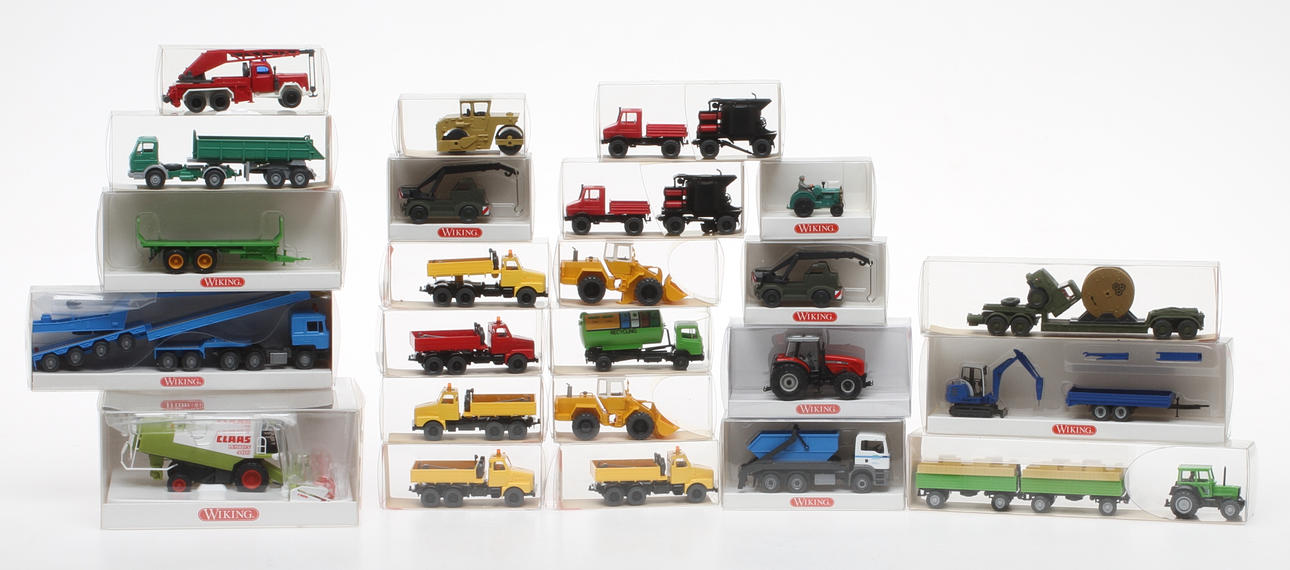 MODELLBILAR mestadels WIKING. Arbets- och jordbruksfordon. Cirka 24 delar i originalkartong.