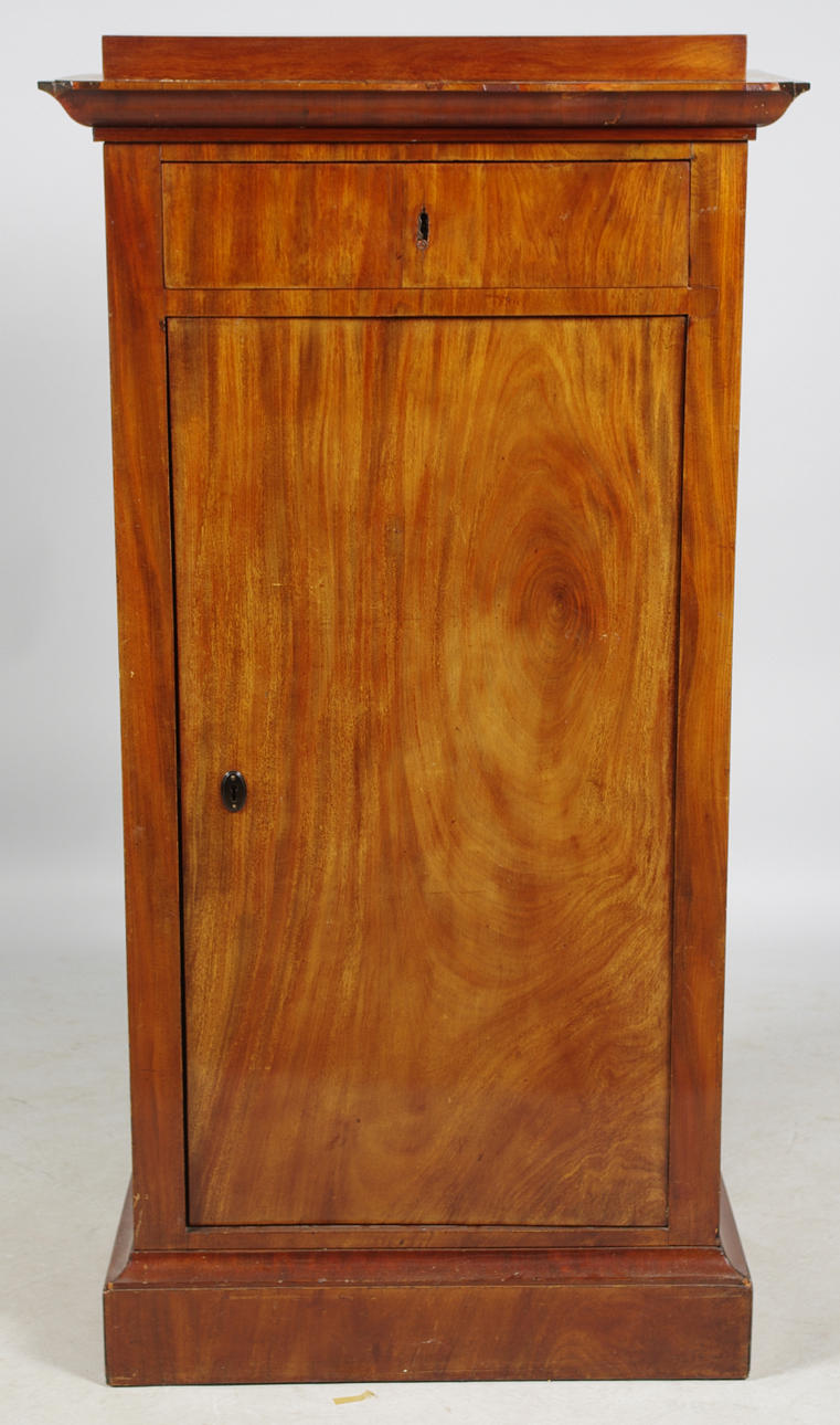 KOLONNSKÅP, mahogny, empirestil.