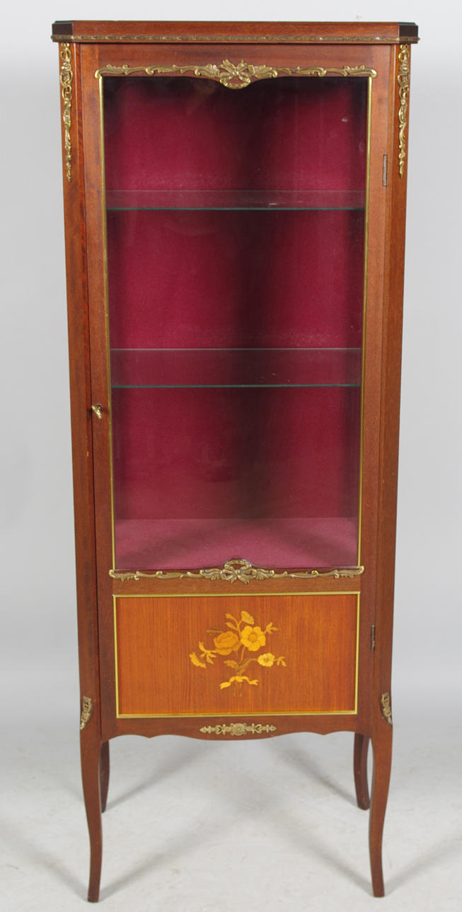 VITRINSKÅP, mahogny, intarsia, bronser, gustaviansk stil.