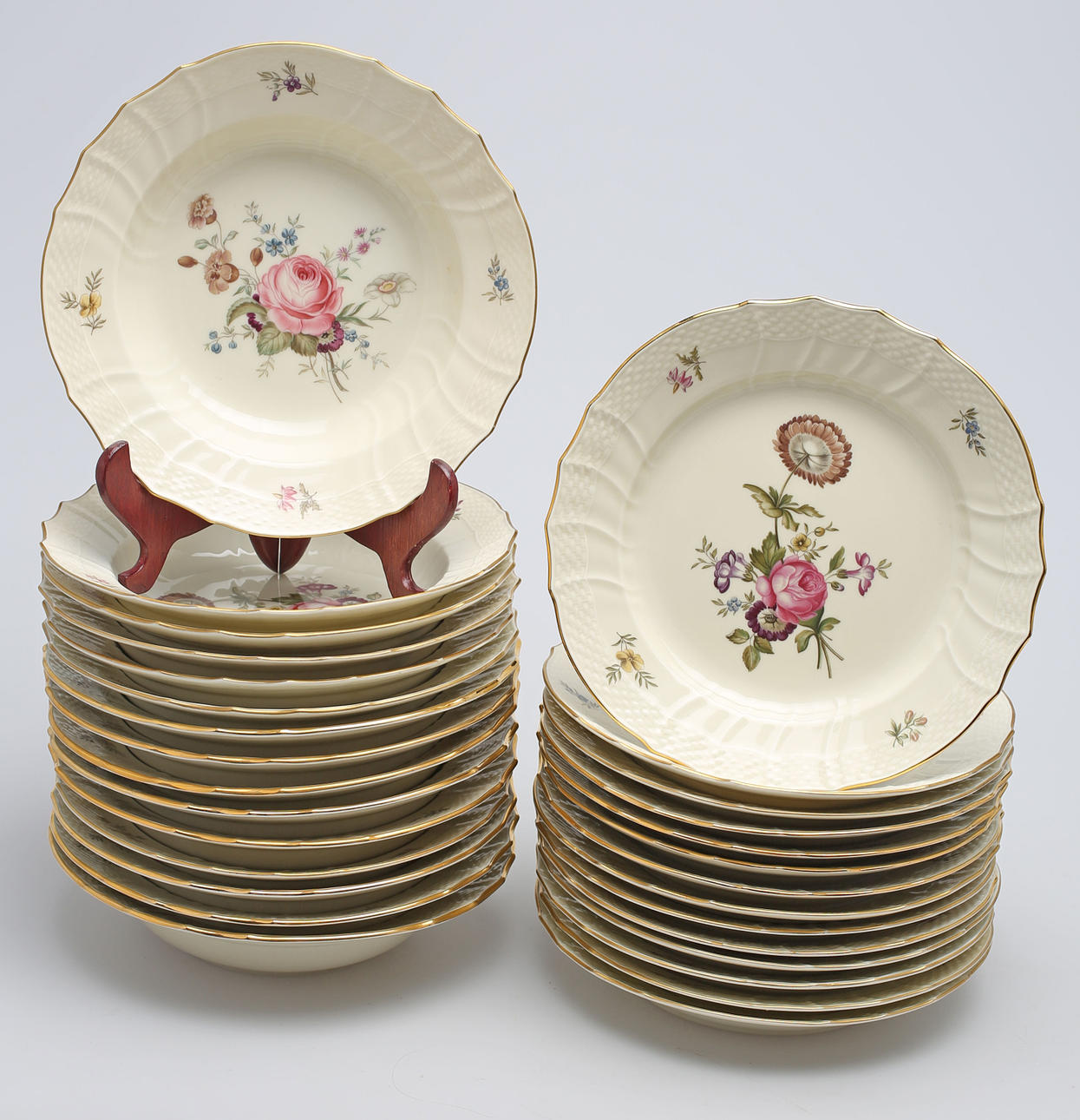 TALLRIKAR, 29 st, porslin, Frijsenborg, Royal Copenhagen, Danmark.