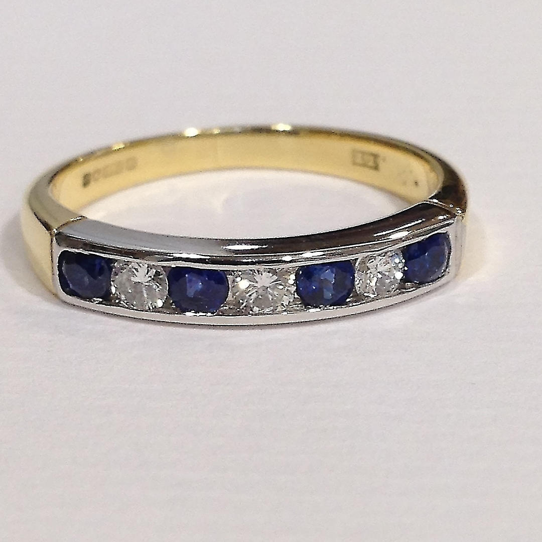SAFIR & DIAMANT RING.