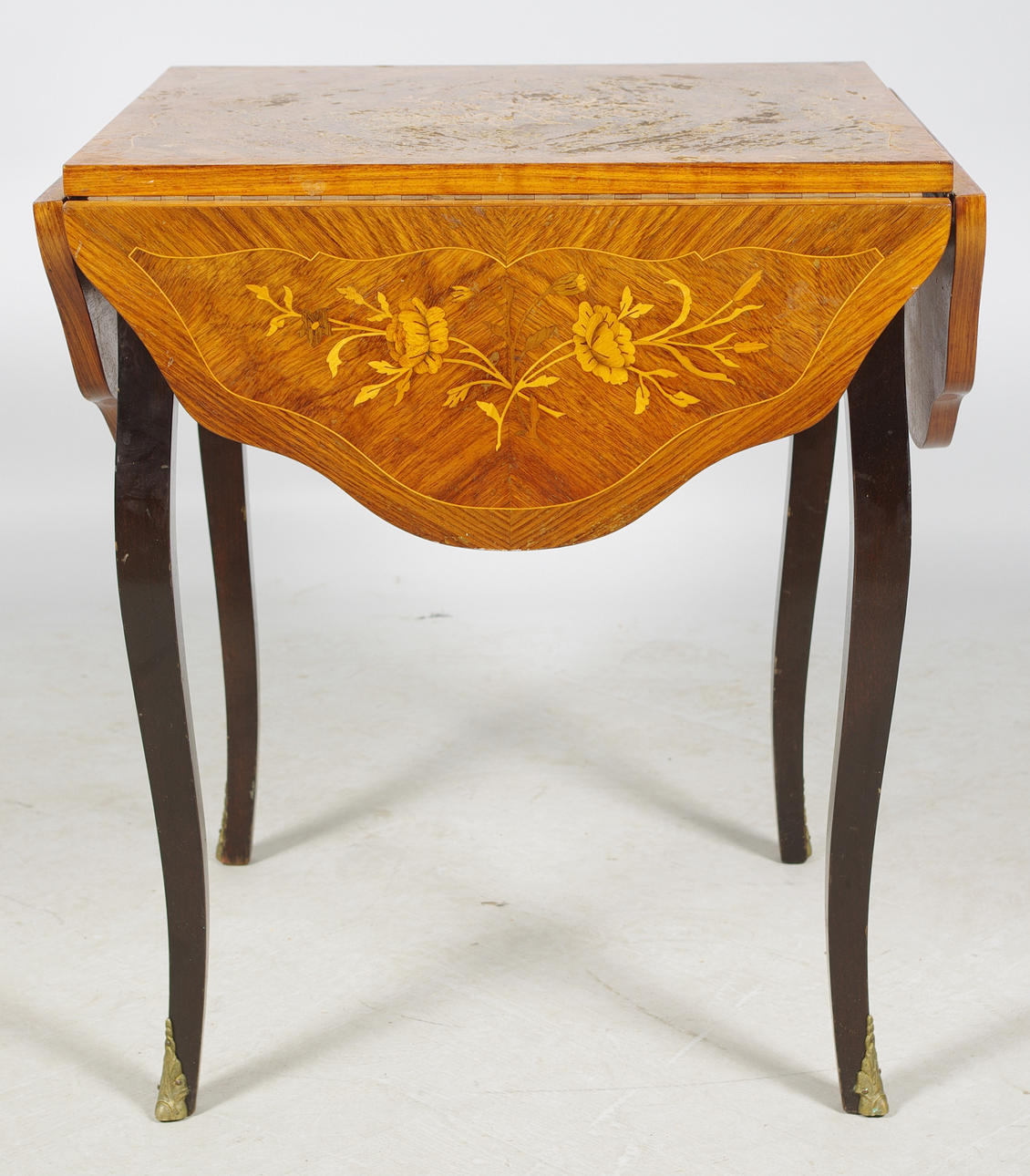 BORD MED KLAFFAR, mahogny, intarsia, rokokostil.