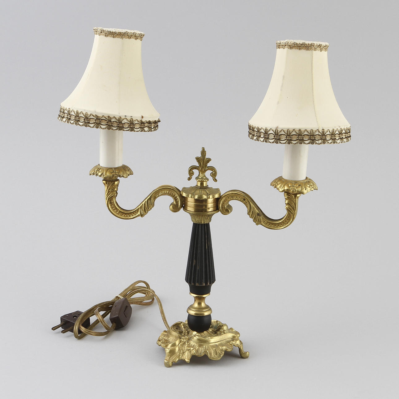 BORDSLAMPA, nyrokokostil, 1900-tal.