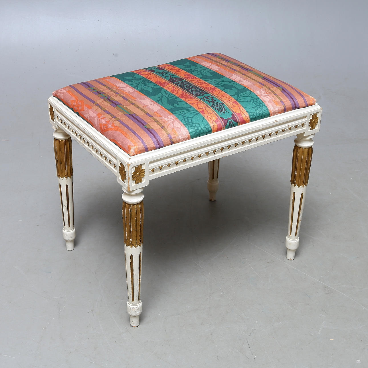 TABURETT, estilo gustaviano, siglo XX.