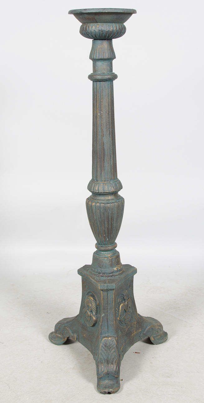 GOLVLJUSSTAKE, målad gjutjärn, barockstil, samtida.