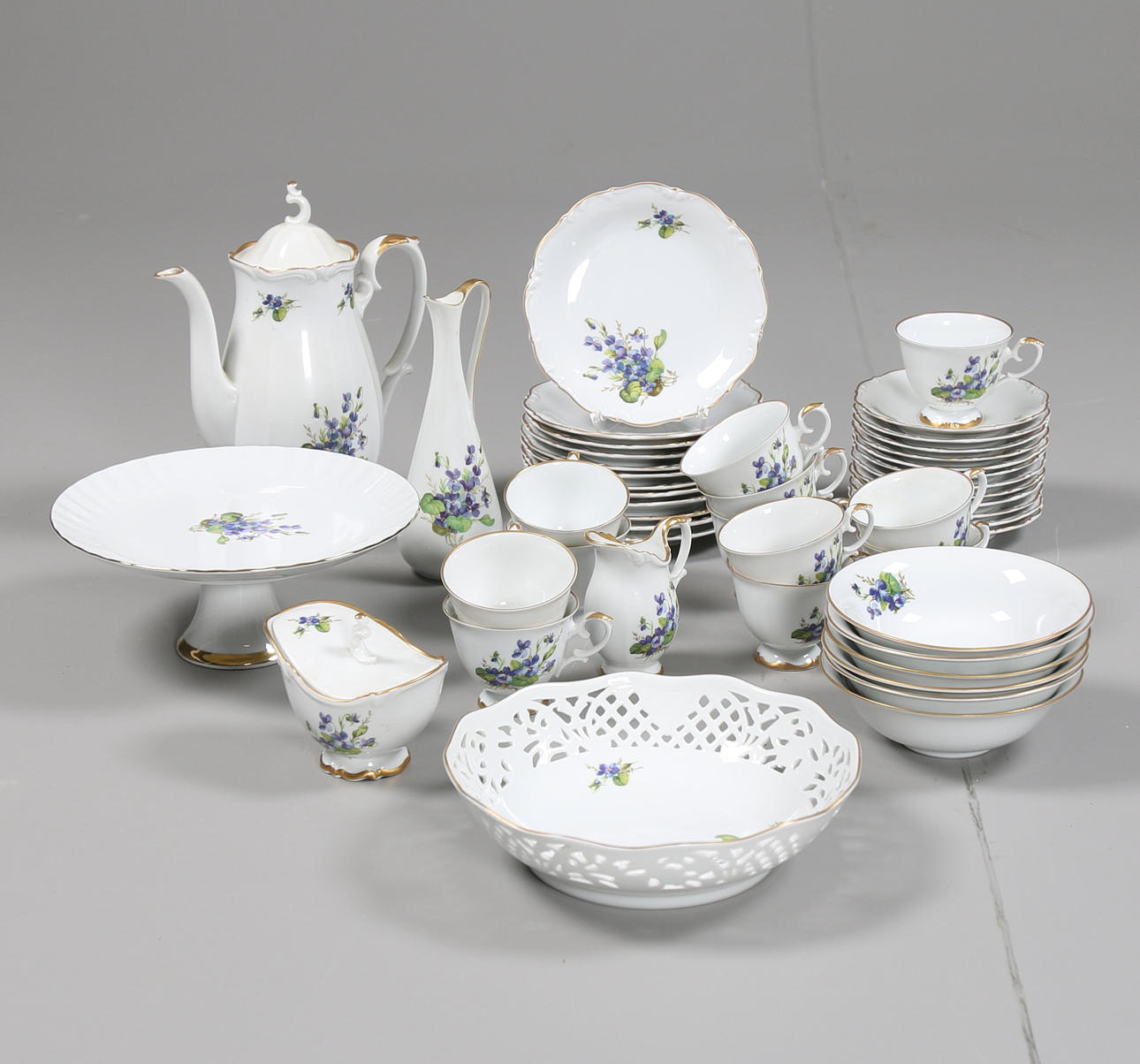KAFFESERVIS, 58 delar, porslin, "Viol", Hackefors.