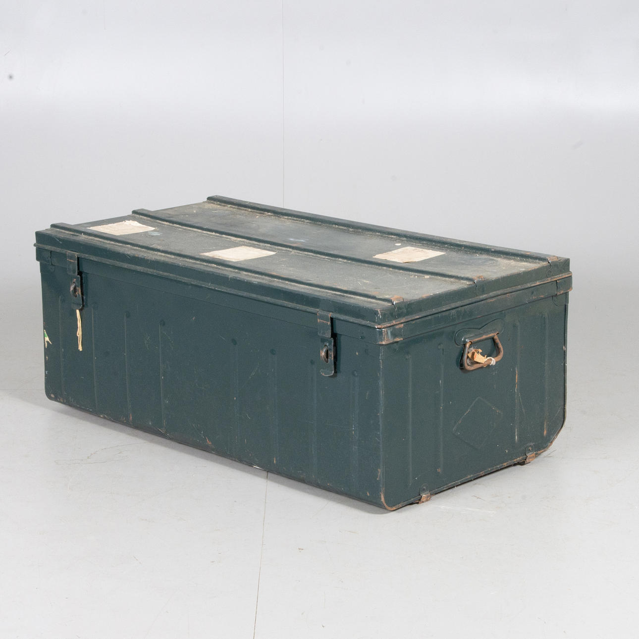 FÖRVARINGSLÅDA, målad metall.