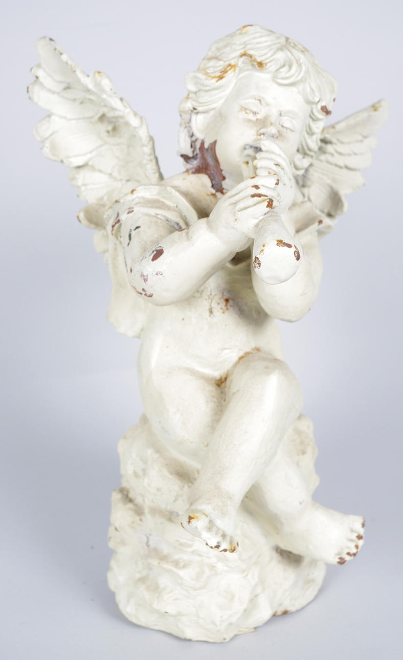 SKULPTUR I FORM AV ÄNGEL, vitmålad gjutjärn, samtida.