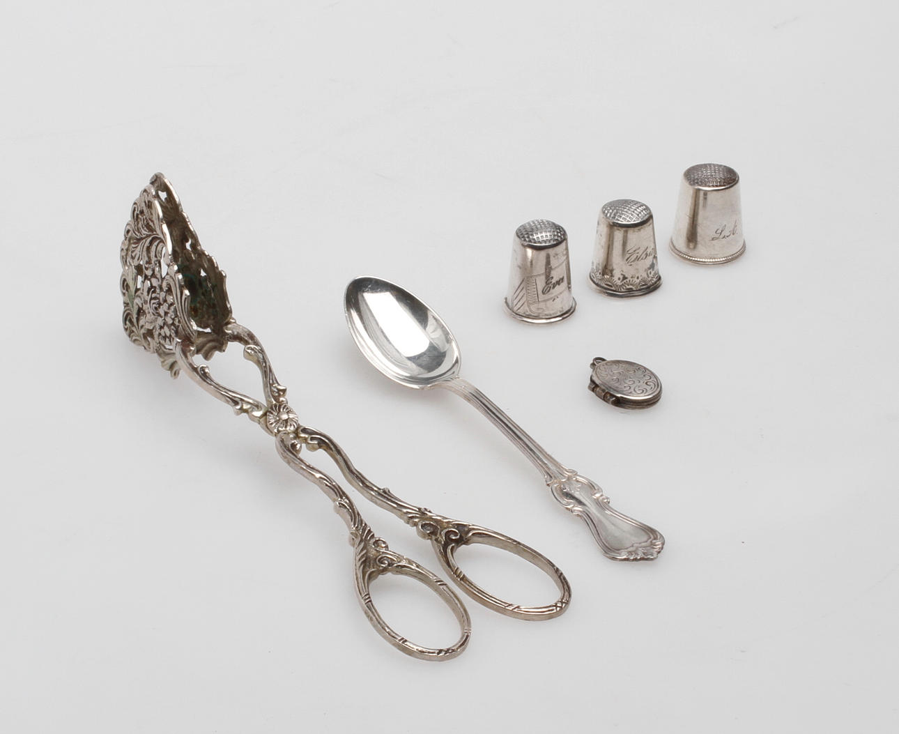 SILVERFÖREMÅL, 6 delar, silver, vikt ca 64 gram.