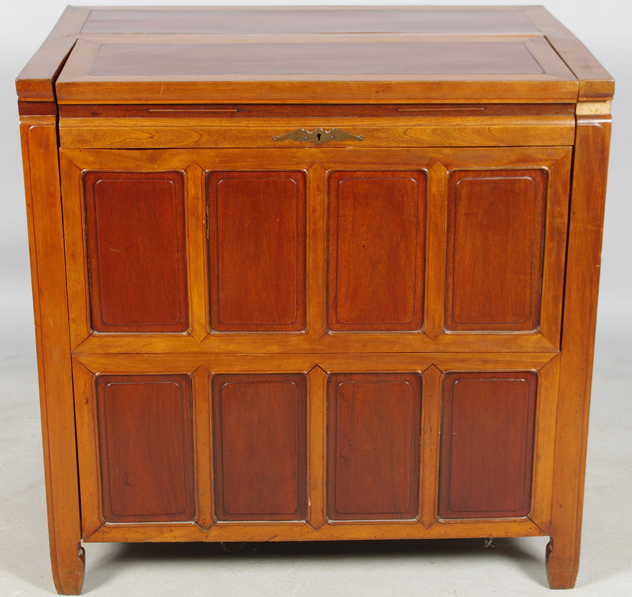 FÖRVARINGSMÖBEL, Kina, tidigt 1900-tal.