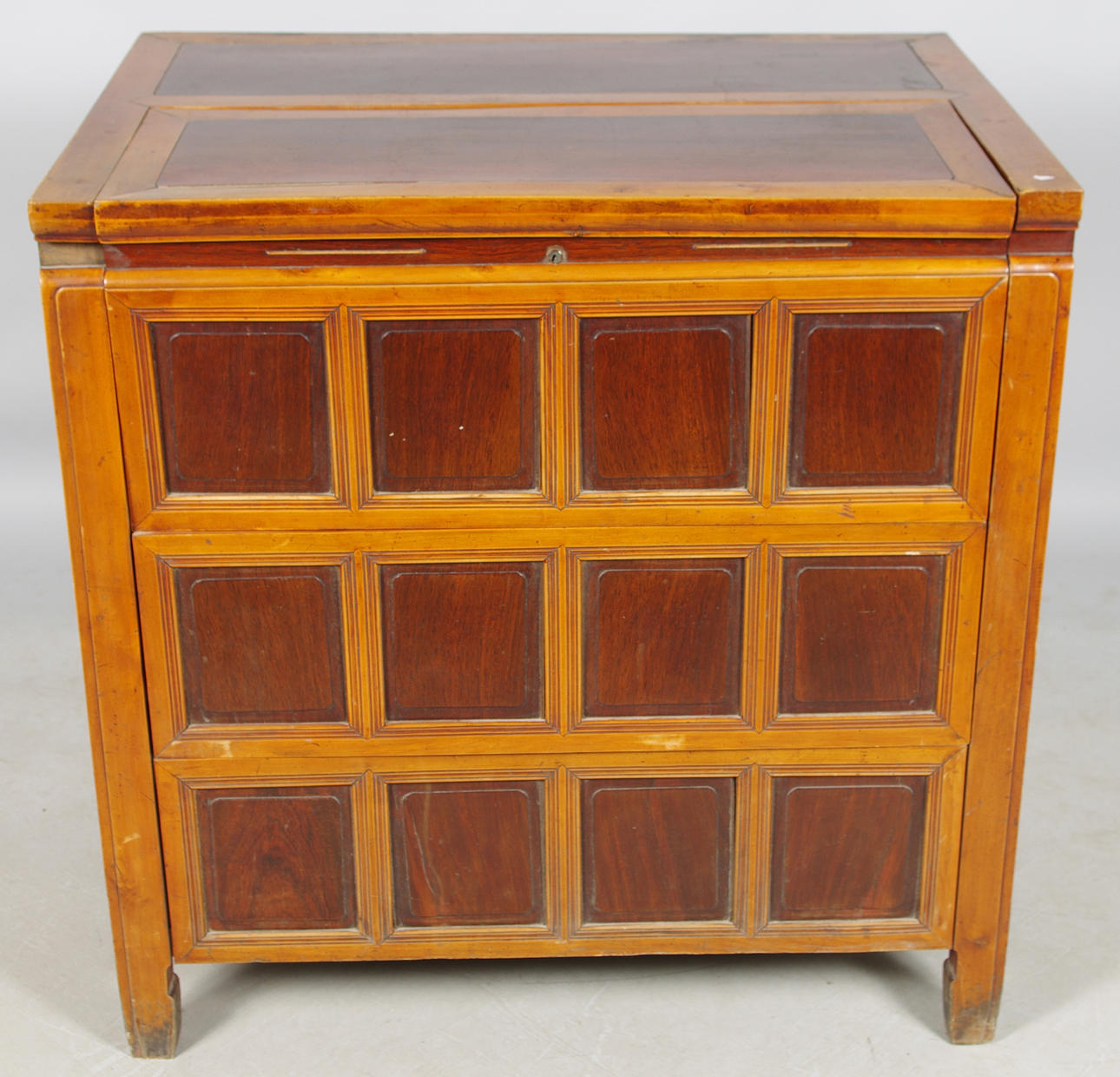 FÖRVARINGSMÖBEL, Kina, tidigt 1900-tal.