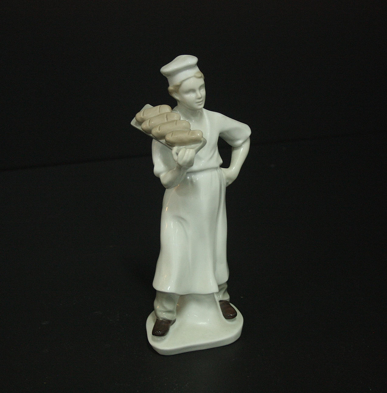 FIGURINE, baker, marked GDR, 20th century.