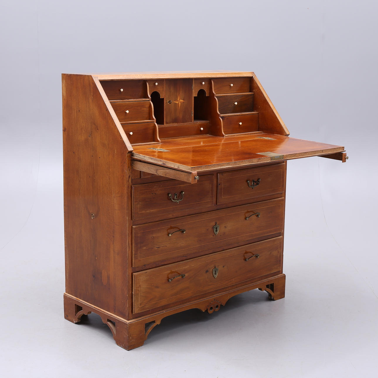 SECRETARIO con marquetería, siglo XIX.