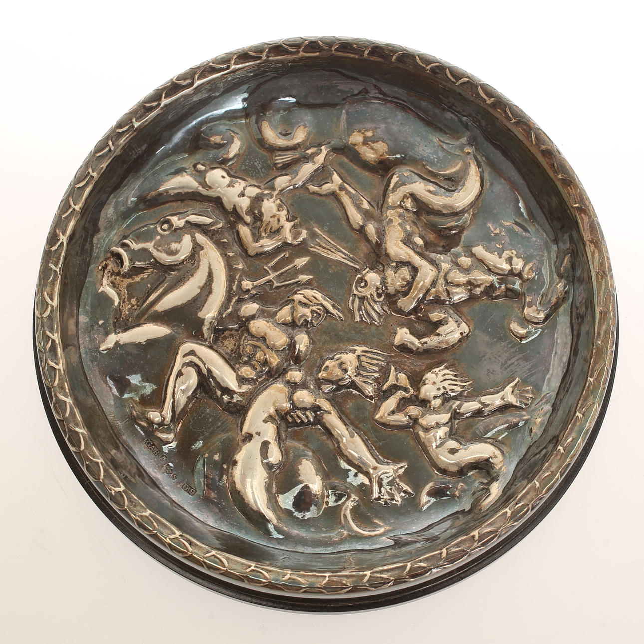 PLADE/COASTER, sølv, bakelit, efter Carl Milles, "Vindens spil", GAB.