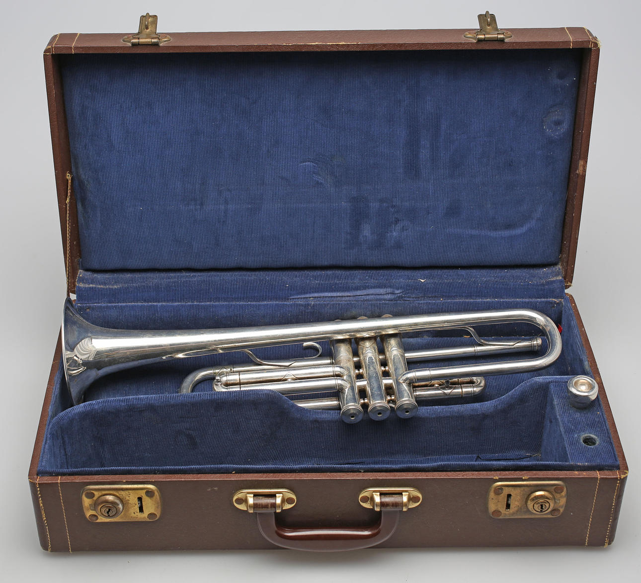 TRUMPET MED TILLHÖRANDE ORIGINALETUI, vitmetall, Wikena.