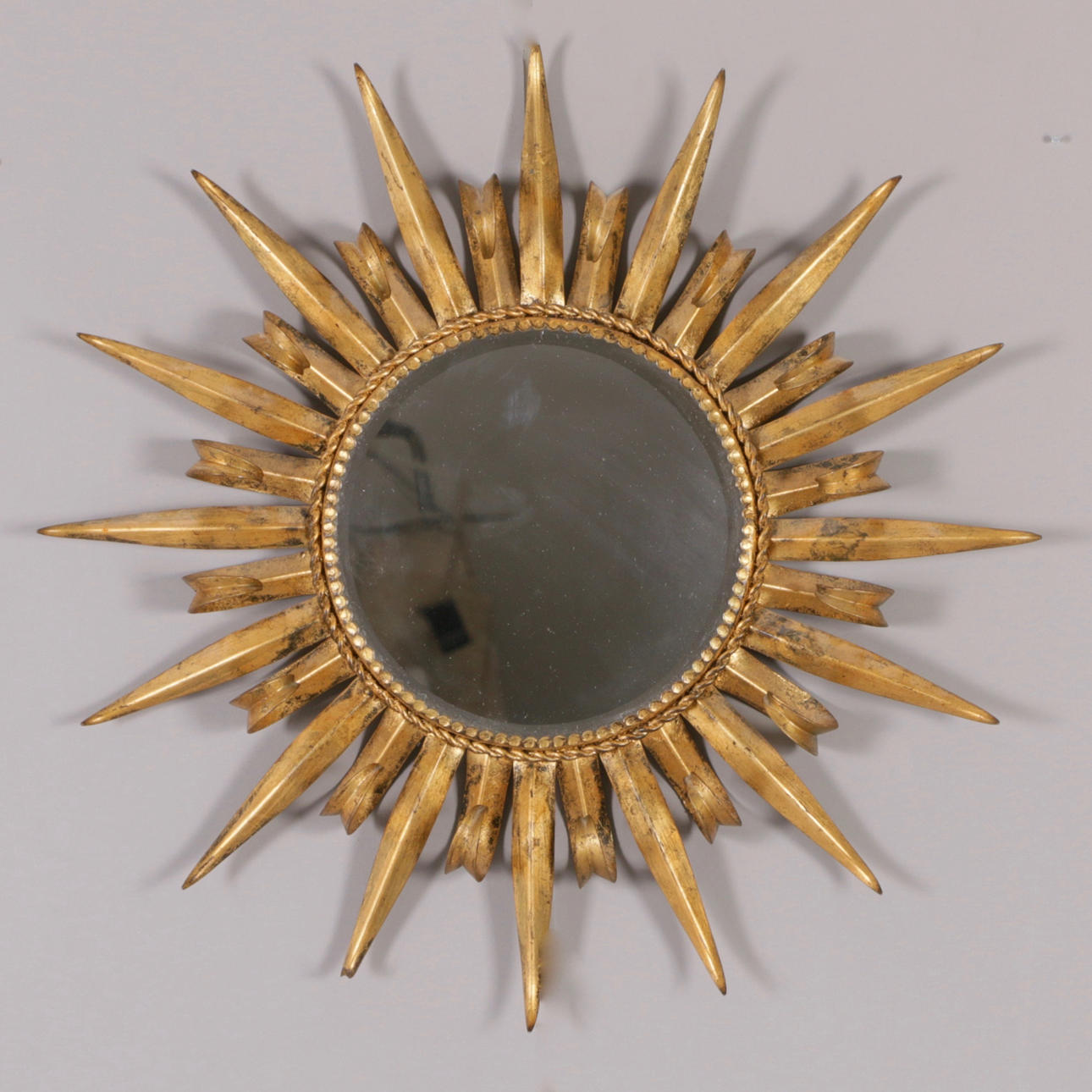 SOLSPEGEL, förgylld metall, 1900-tal.