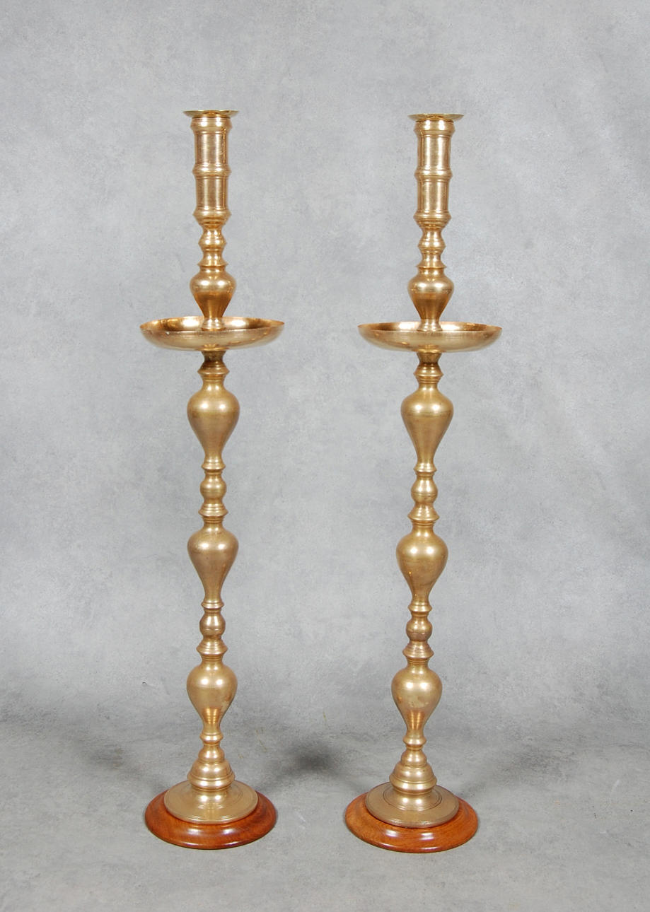 GOLVLJUSSTAKAR, 1 par, 1900-tal, höjd 127 cm.