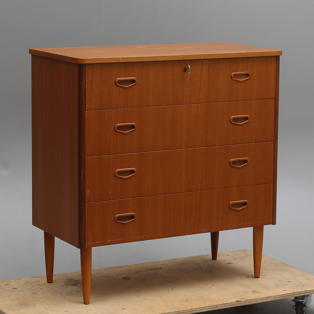 PIIRONKI, 4-laatikko, tiikki, 1950/60-luku.