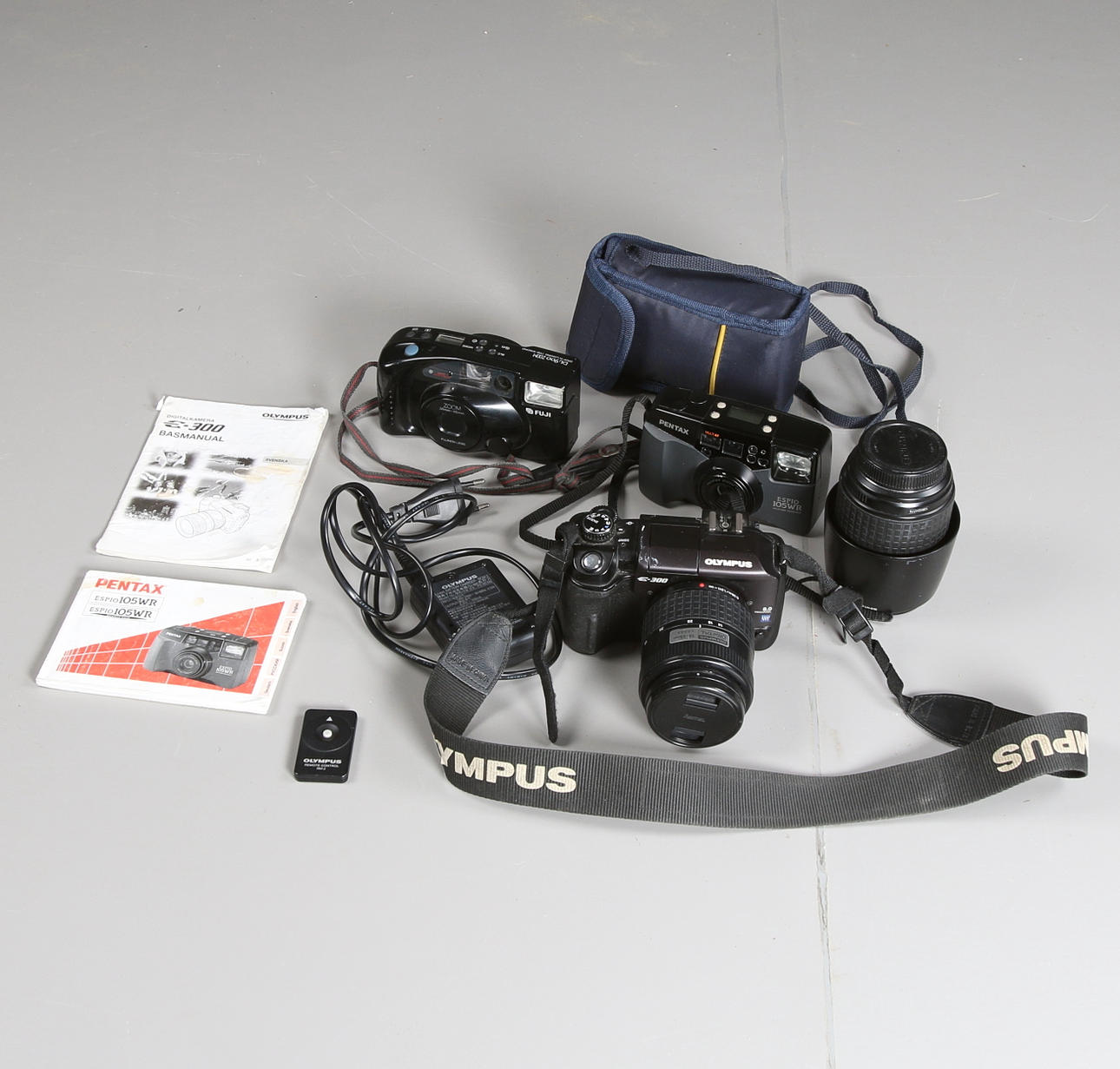 PARTI KAMEROR, Digitalkamera Olympus E-300 samt 2 analoga.