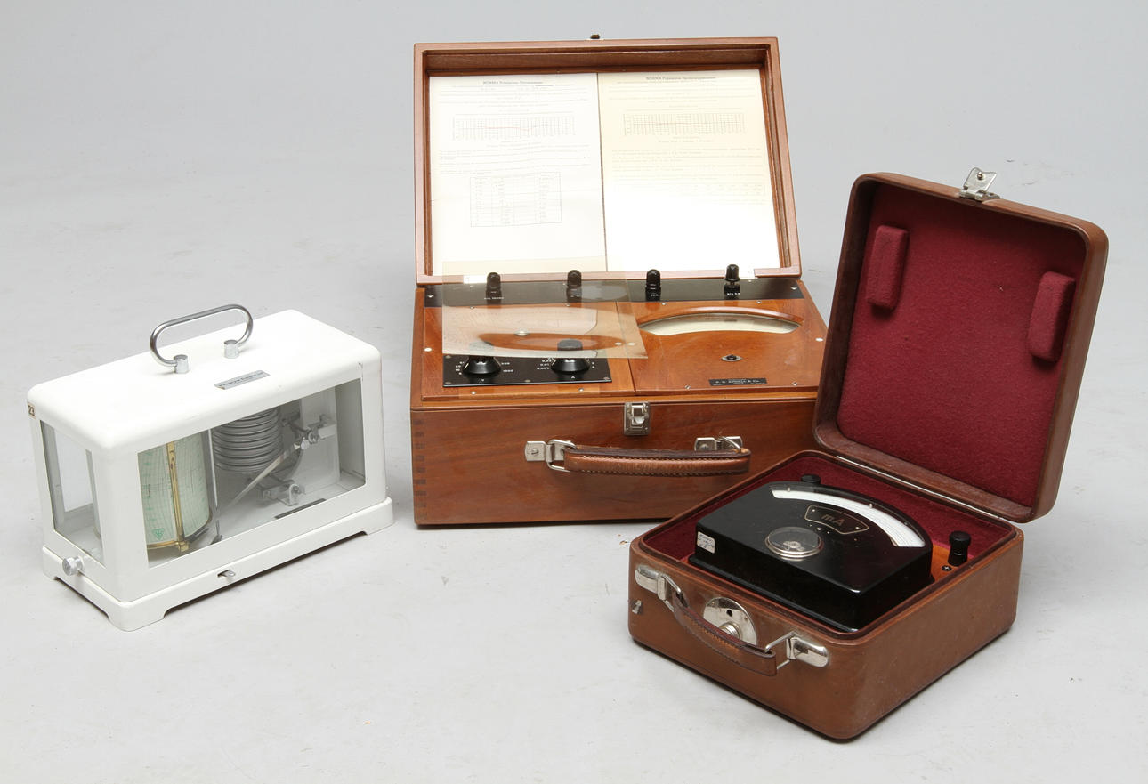 PARTI MÄTINSTRUMENT, 3 delar, 1900-tal.