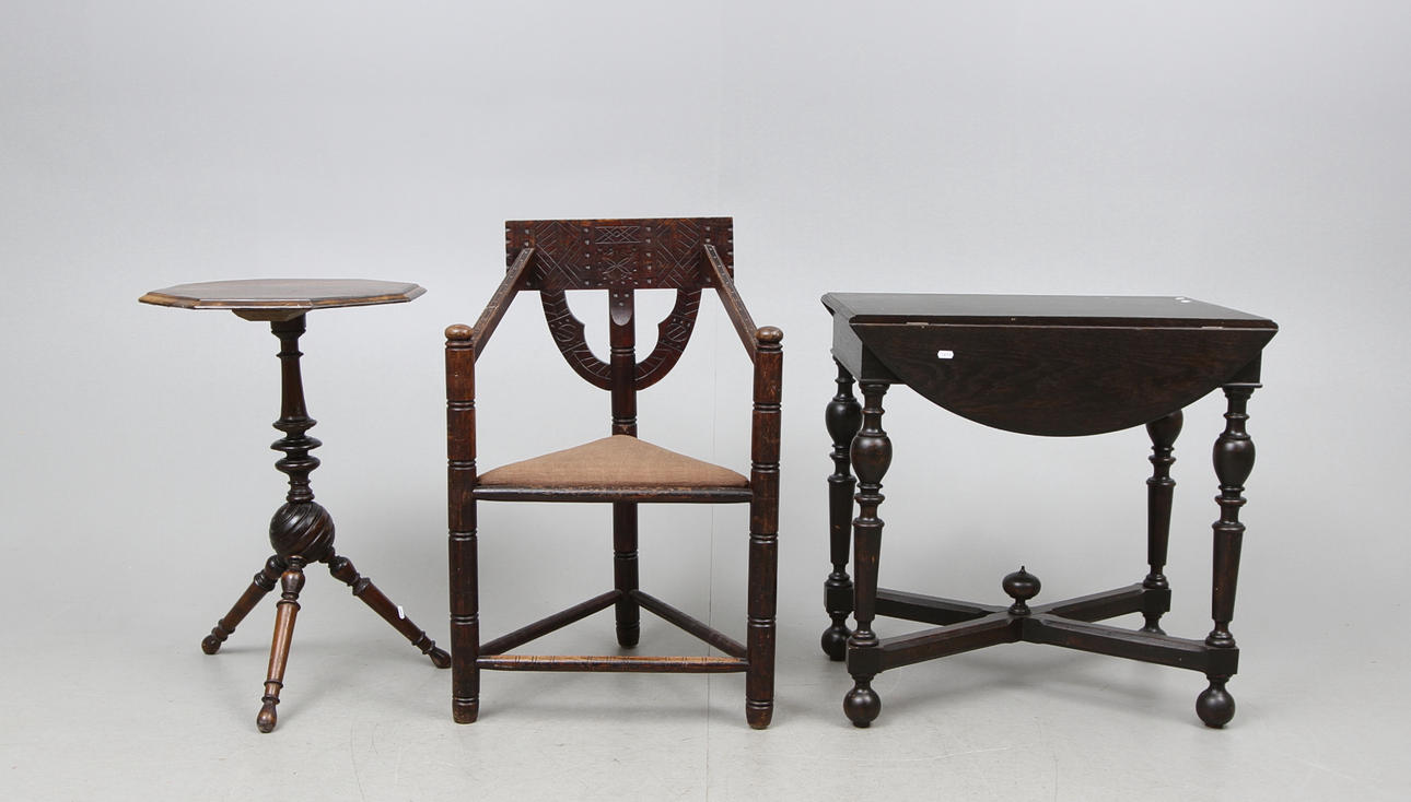 MÖBLER, 3 del, Klaffbord, barockstil, munkstol, samt pelarbord.