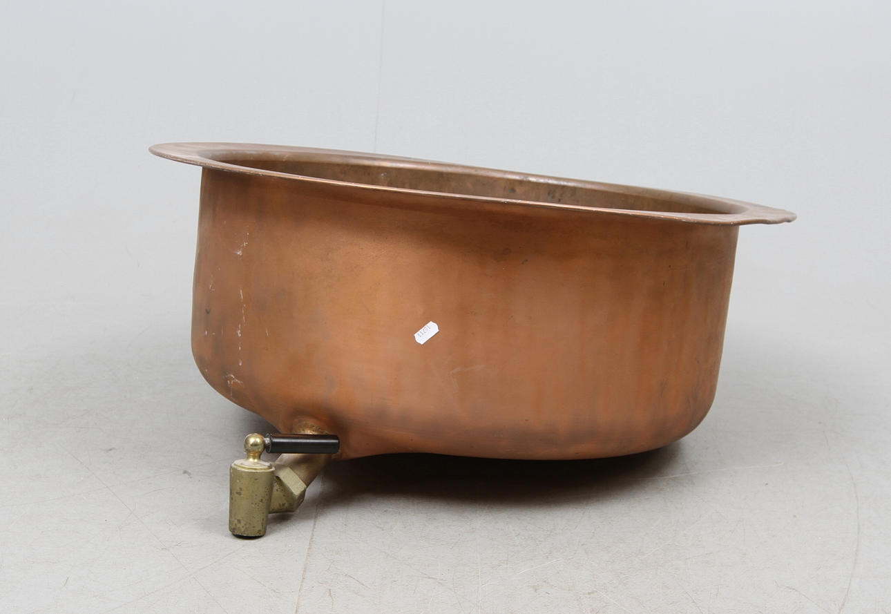 KOPPARBASE, med kran.