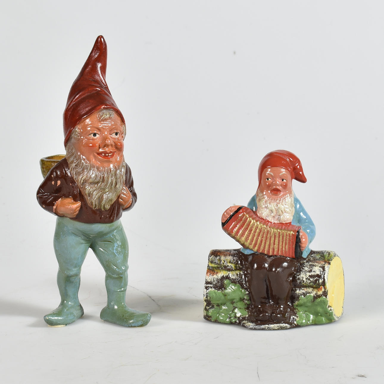 tomte, 2 st äldre med kruka.