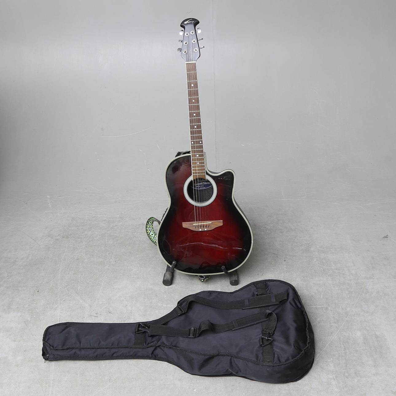 HALBAKUSTISCHE GITARRE, Applaus AE 128, Ovation.