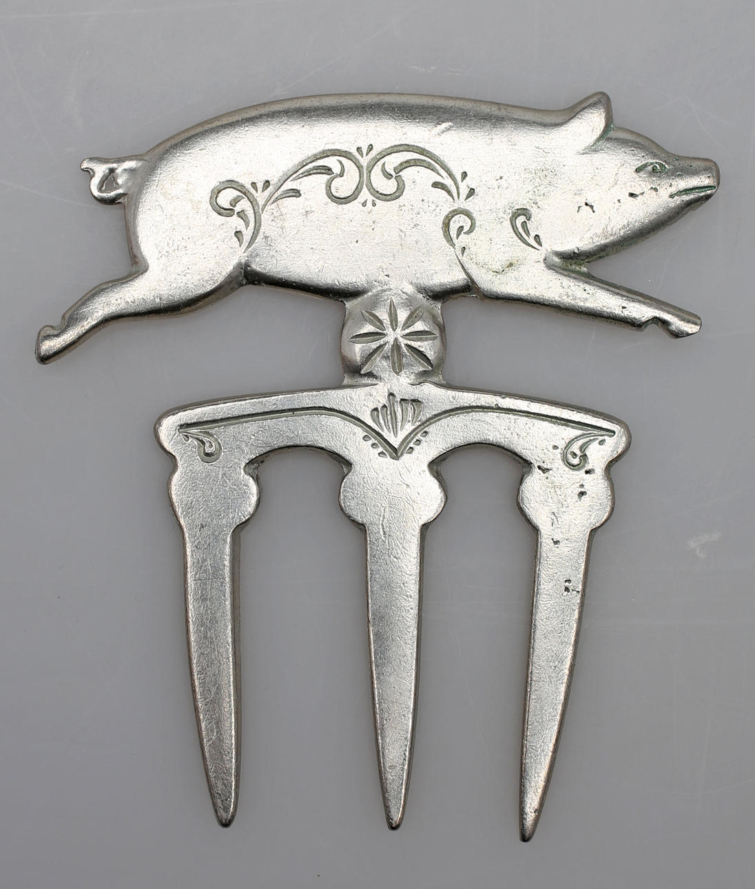 SKINKGAFFEL, tenn, 1900-talets andra hälft.