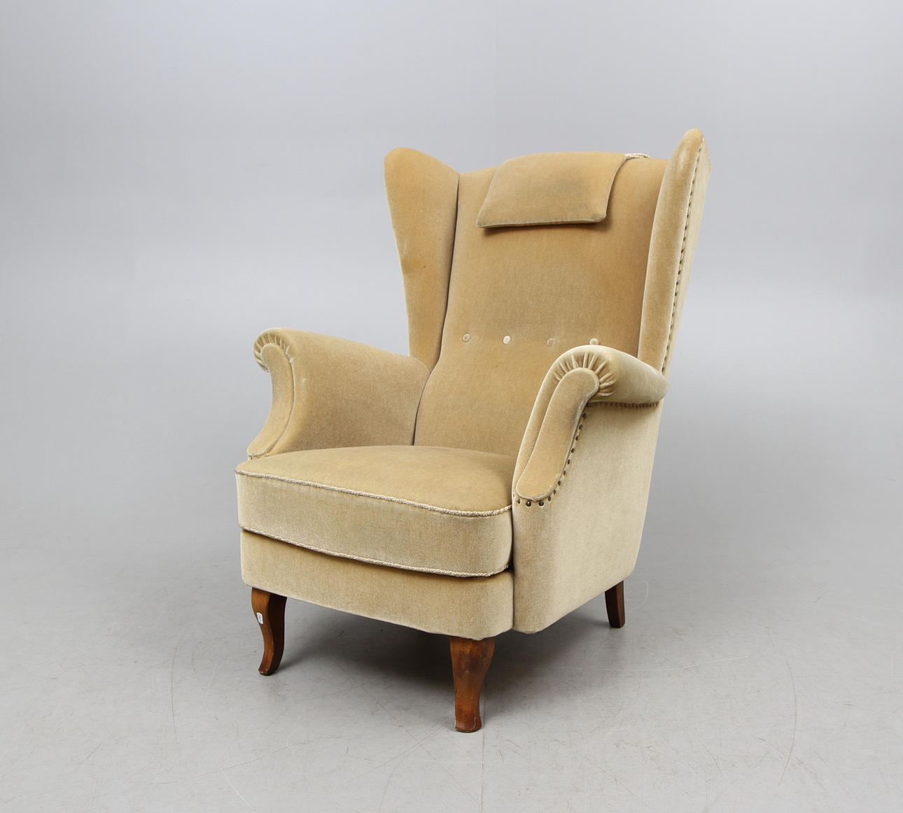 FÅTÖLJ, öronlappsmodell, 1900-tal.