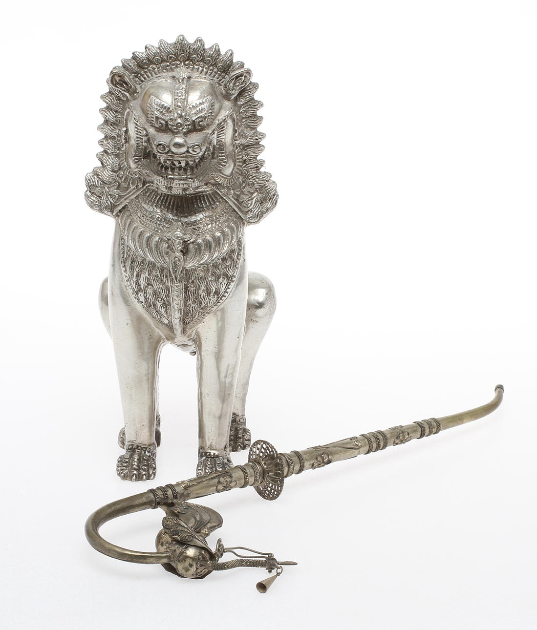 TEMPELLEJON, PIPA, metall, orientalsika, 1900-tal.