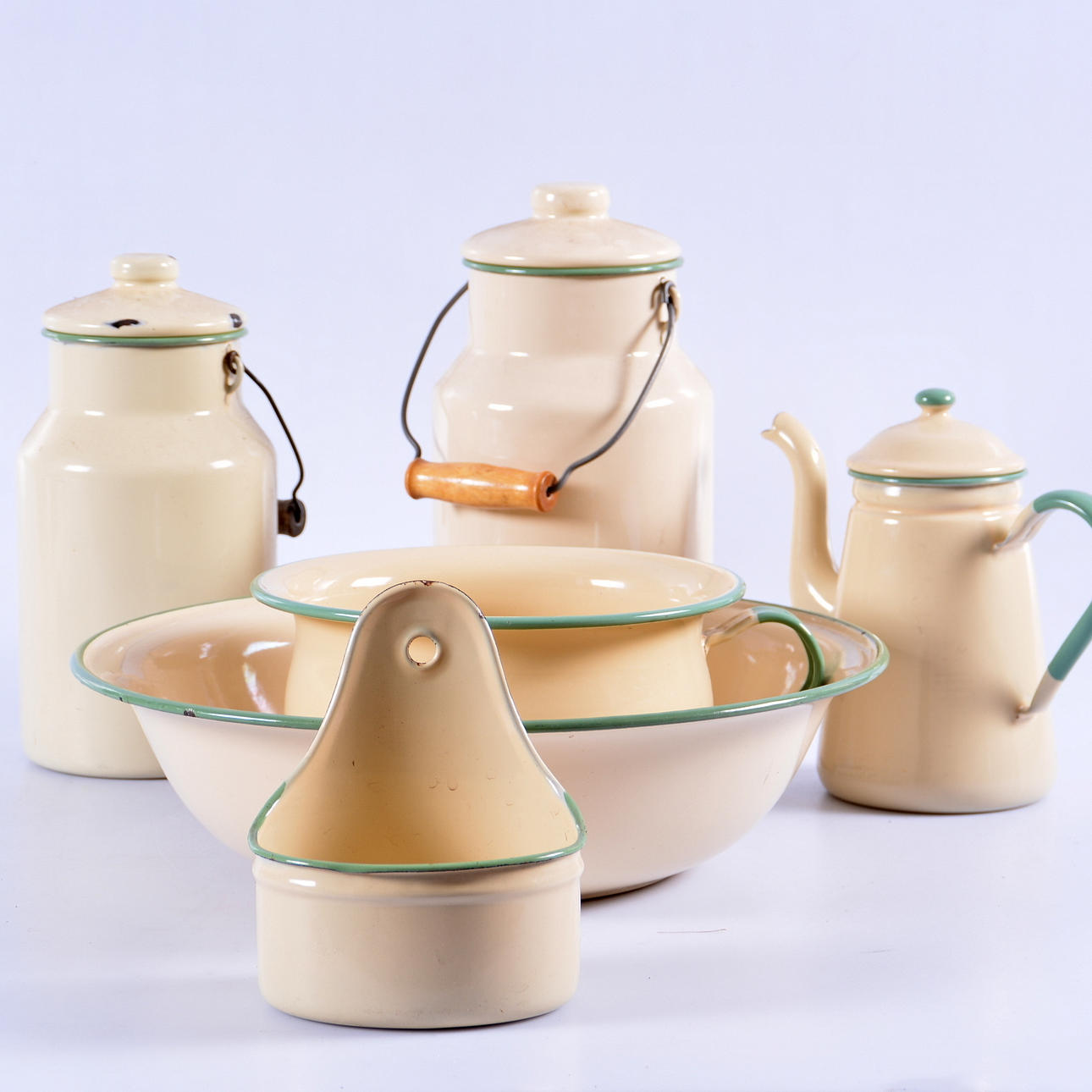 EMALJERADE FÖREMÅL, 6 delar, Kockums.