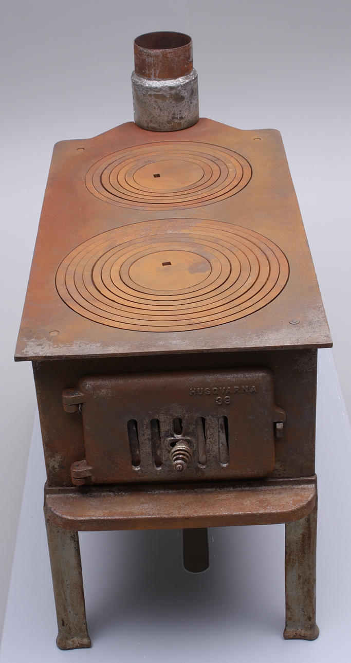 VEDSPIS, gjutjärn, fyra ben, Husqvarna nr 39.