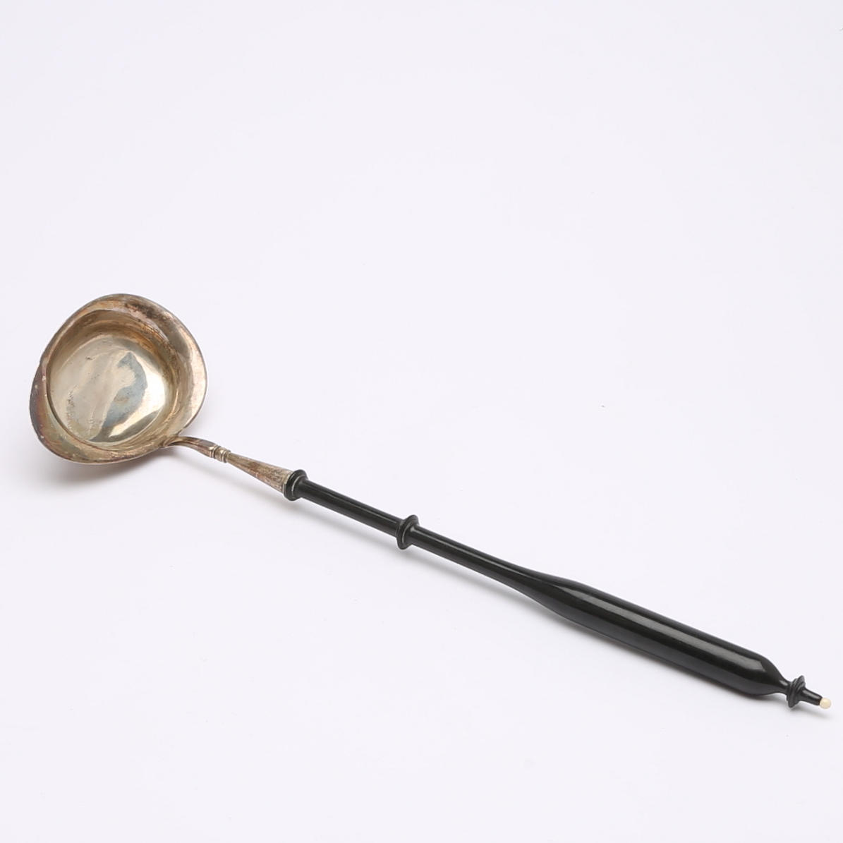 SOPPSLAVE, Silber mit geschwärztem Holzgriff, Nils August Malmqvist, Malmö, 1901.