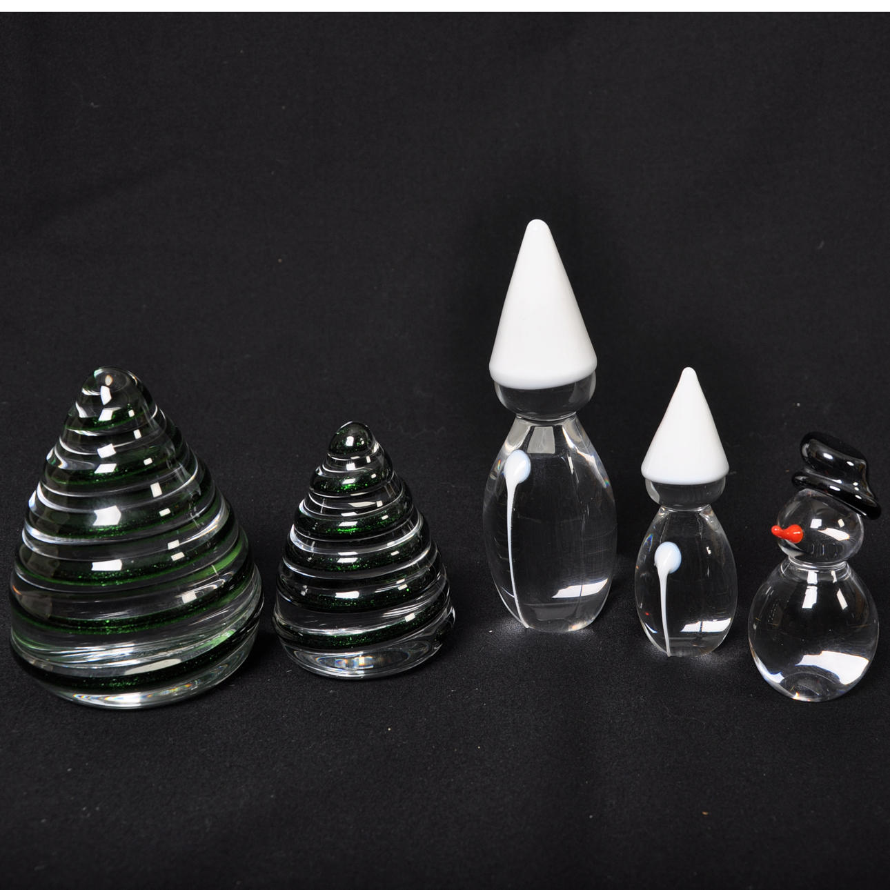 STUDIO GLASHYTTAN ÅHUS, 5 delar, julgranar, stjärngossar och snögubbe.