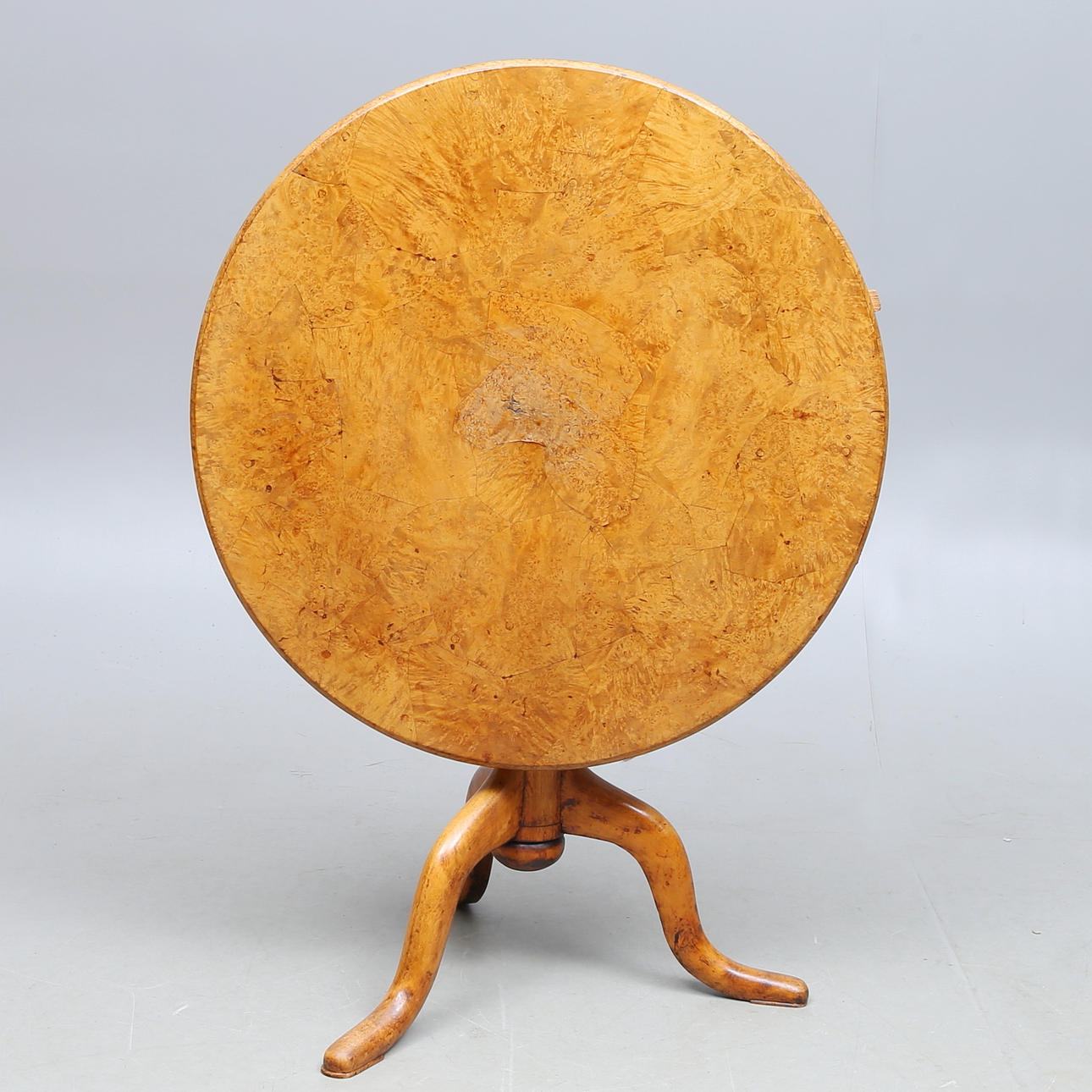 JACOB SJÖLIN. Folding table, top with alder veneer, marked Jac: Siölin, Köping, No 345, 18th century.