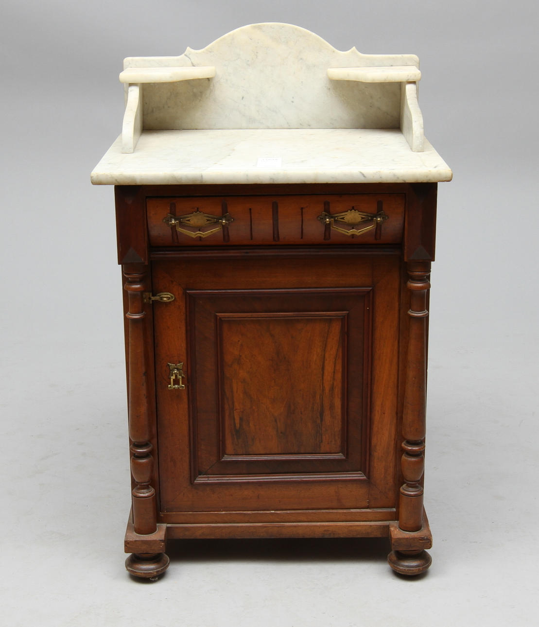 KOMMOD, med stenskiva, 1800-tal.