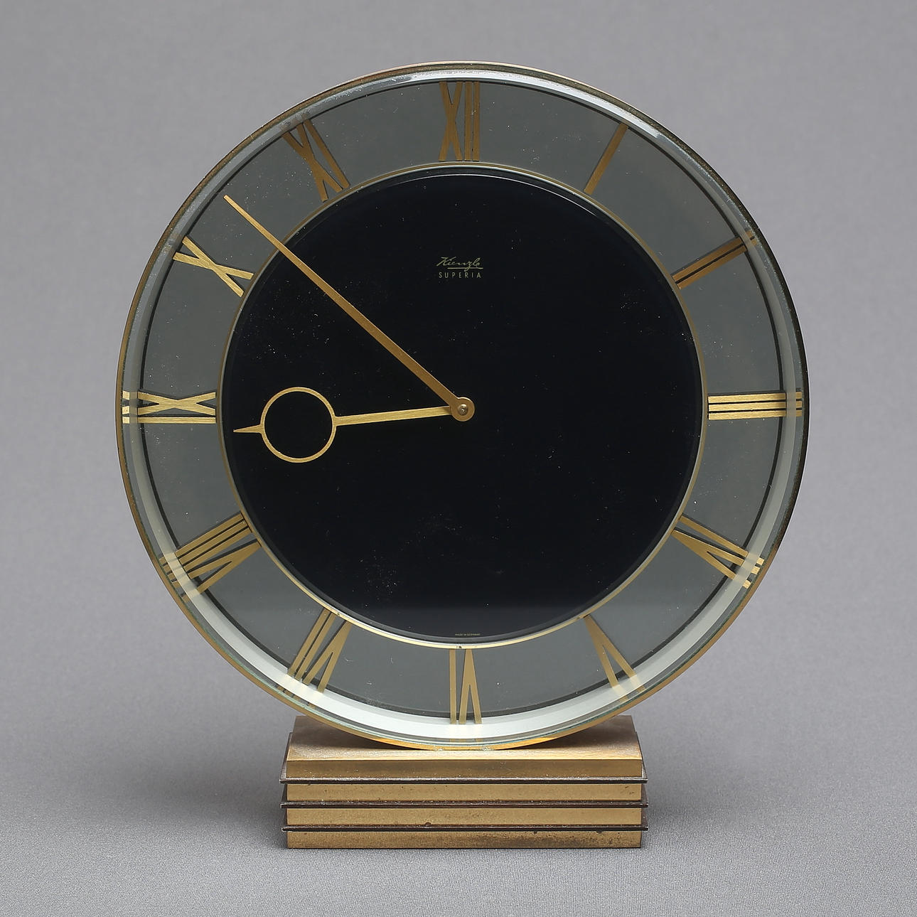 PÖYTÄKELLO, Kienzle Superia, 1900-luku.