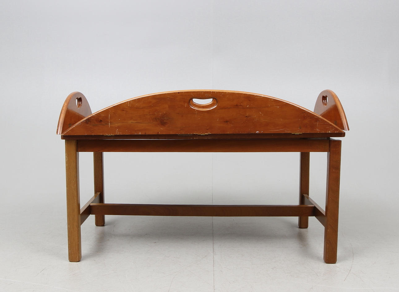 BUTLERBORD. Idegran, 1900-talets sista kvartal, England.