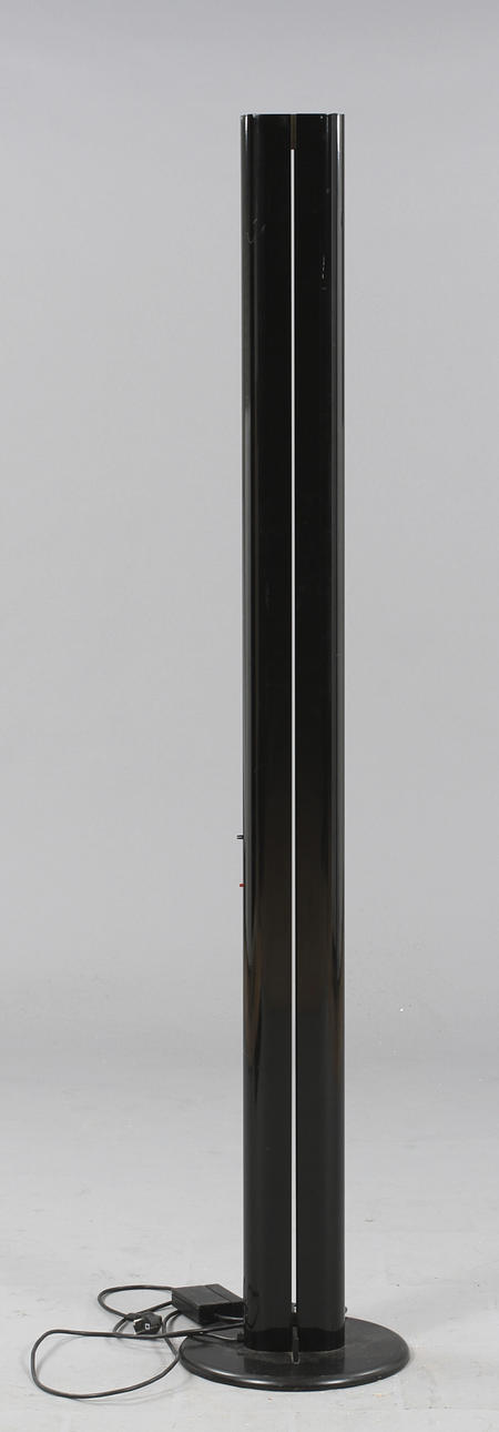 GOLVLAMPA, "Megaron", Gianfranco Frattini, Artemide.